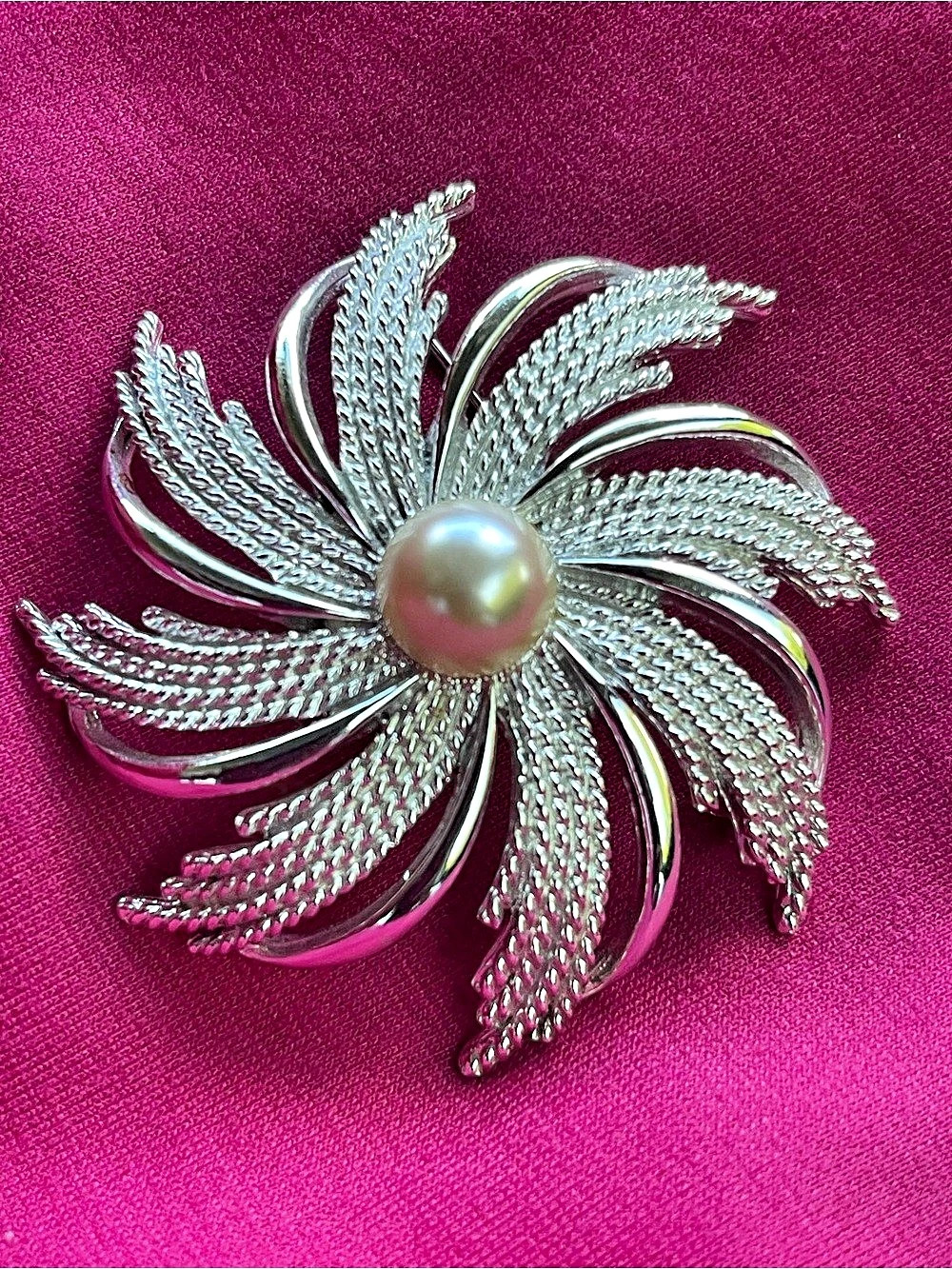 Jewelcraft Floral Fan Brooch in Silver & Pink Like New